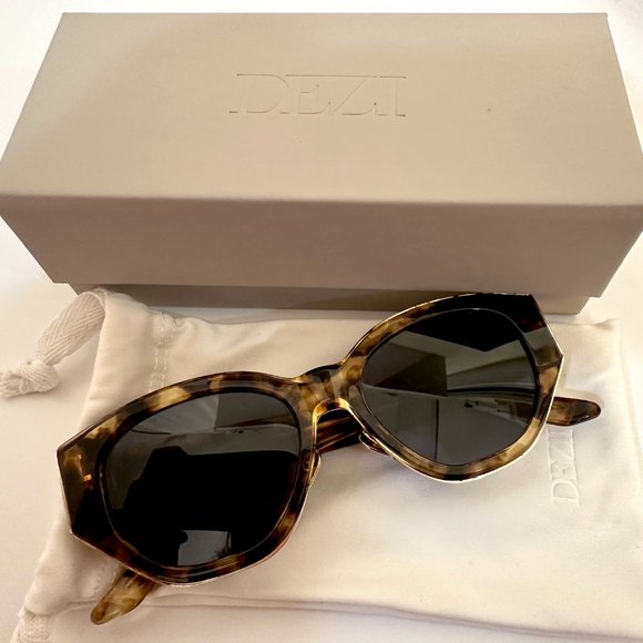 DEZI eyewear - CHARGE IT main image 5